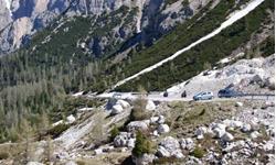 Kurvenspass in den Dolomiten