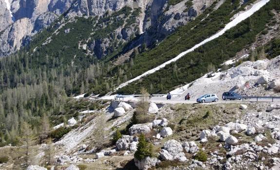 Kurvenspass in den Dolomiten