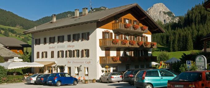 Haus und Parkplatz